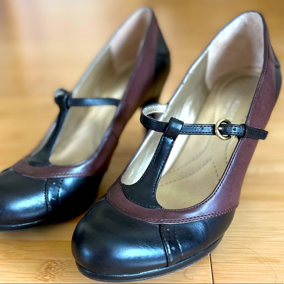 Naturalizer Two Tone Pumps - Picture 2 of 8